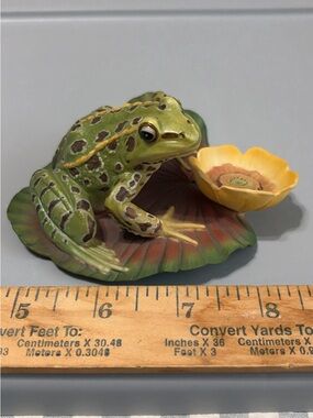 Hutschenreuther Gunther Granget Porcelain Frog on Lily Pad Figurine